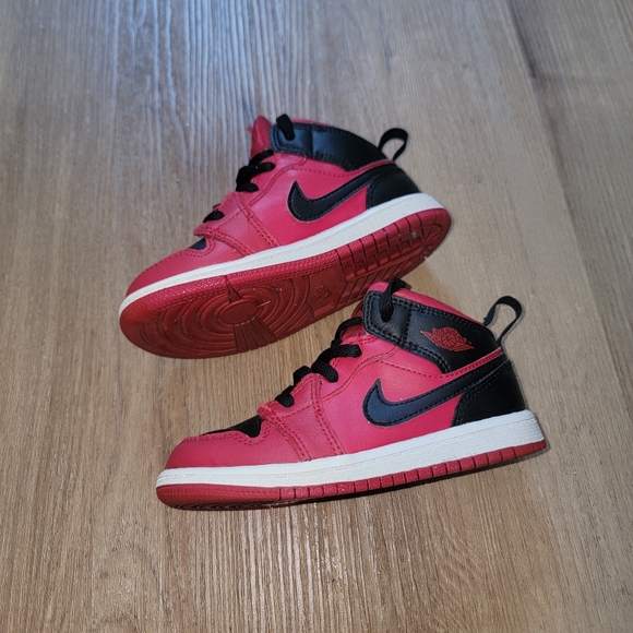 Air jordan mid 1 size 9c - Picture 3 of 5